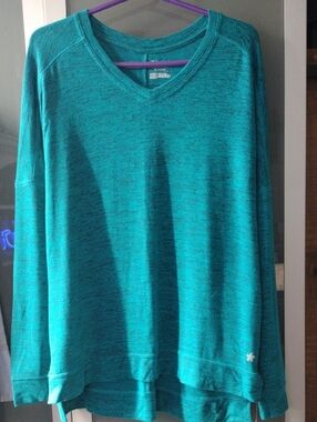 Teal Heather V Neck Long Sleeve tek gear Teal DryTEK Performance Top NWT Med